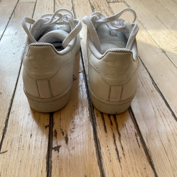 Kids White Adidas Superstar Sneakers Size 4 - Picture 5 of 8